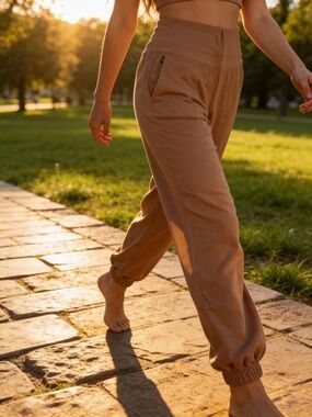 Athleta Women’s Blush Pink Jogger Pants Size Medium
